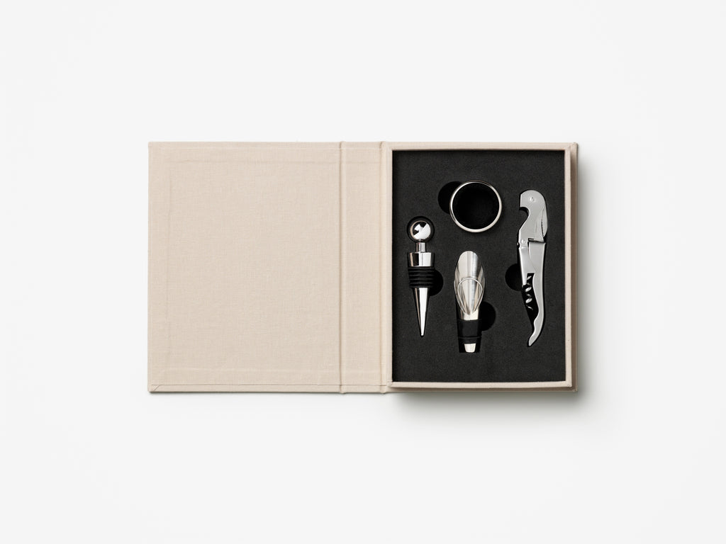 THE ESSENTIALS WINE TOOLS